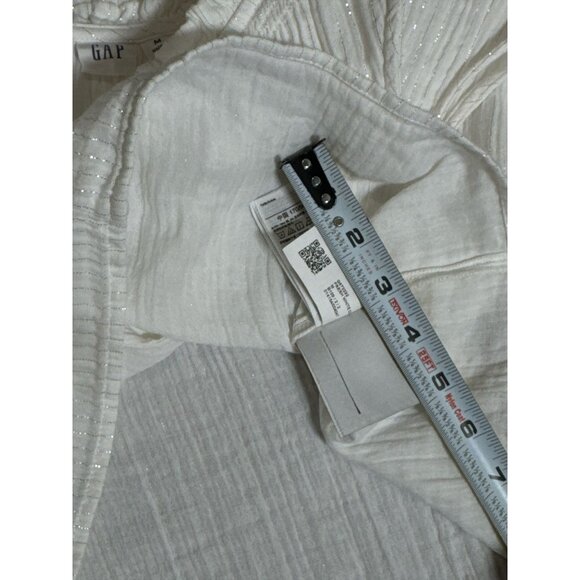 Gap Size M Womens White Sleeveless Top With Metallic Threading  Ruffle neckline - Picture 7 of 10